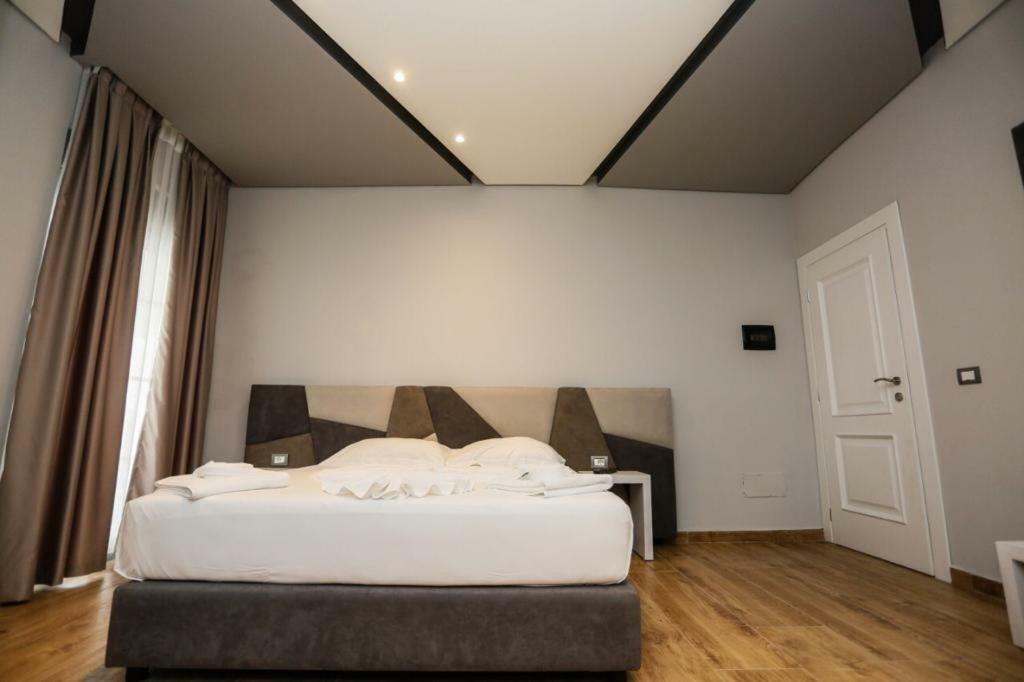 Lubjana Hotel ดูร์เรส ภายนอก รูปภาพ